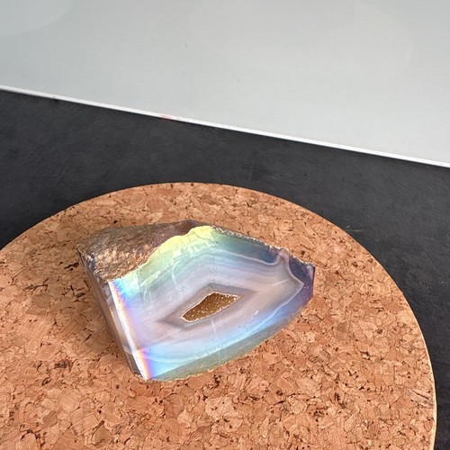 Reflective aura agate geode