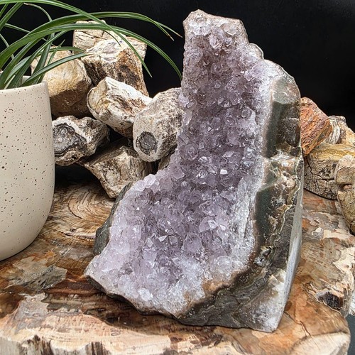 Large amethyst crystal - ,