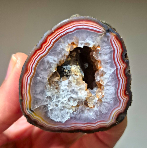 Large polished banded quartz - polished,