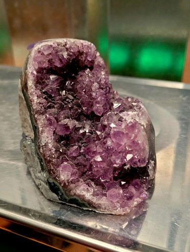 Amethyst cut base geode - base, 680g