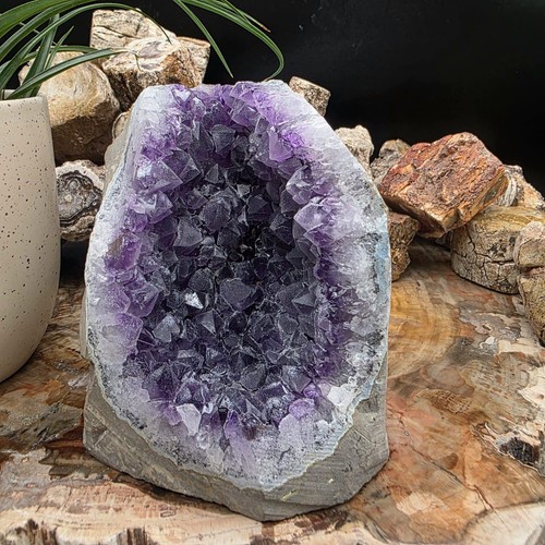 Large amethyst crystal geode - ,
