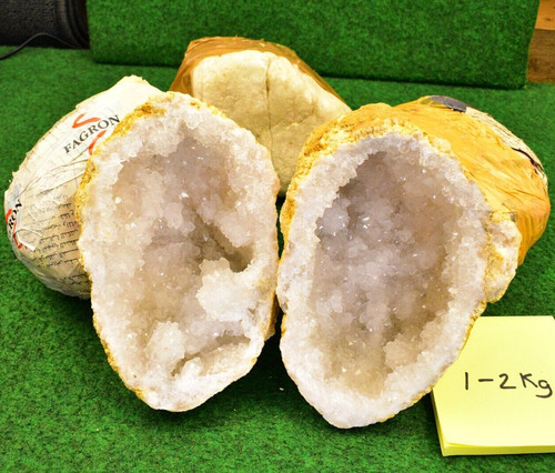 Quartz geodes 1kg - geodes, 12-15cm